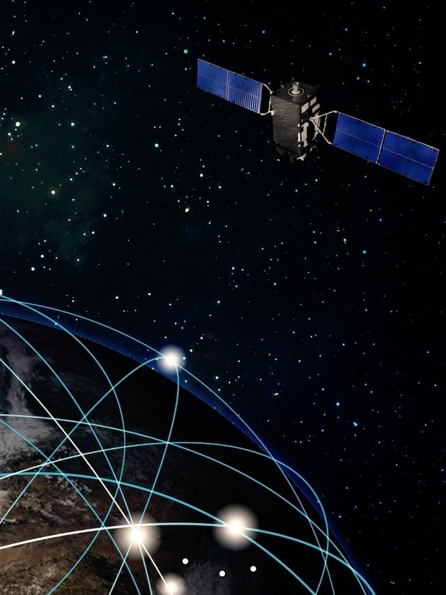 Satelite acima de um mundo conectado no espaco sideral
